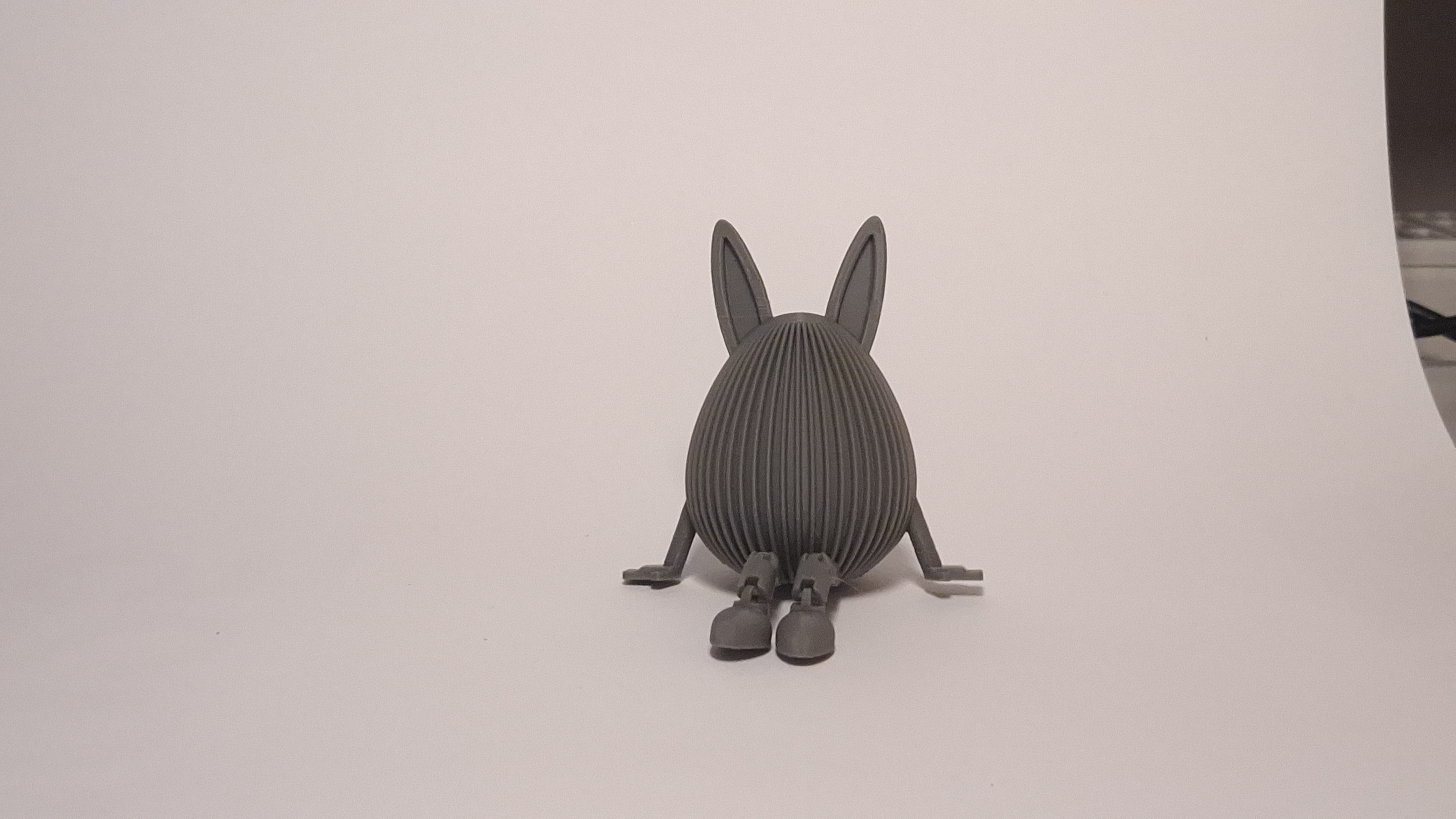 Ei mit Ohren sitzend>